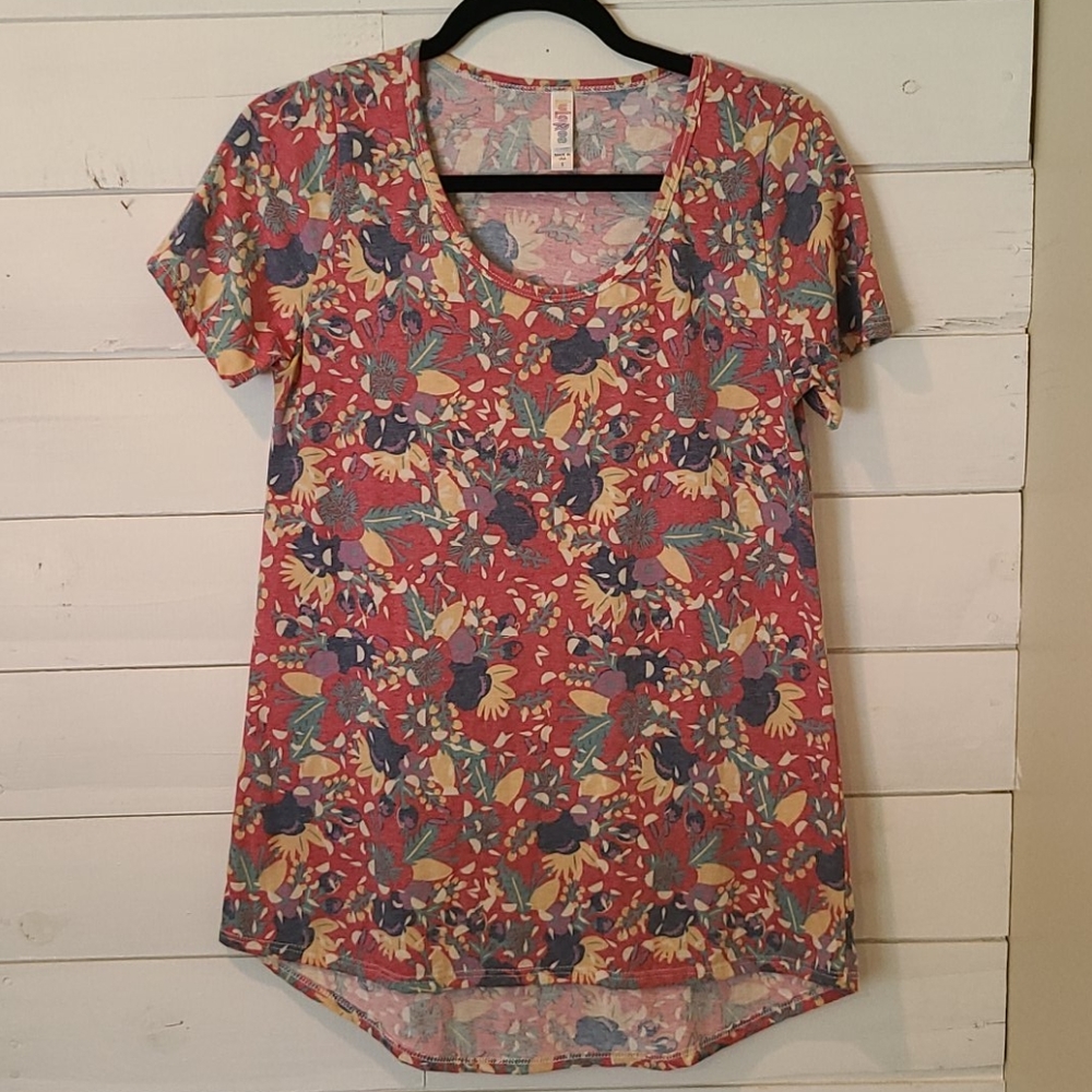 LuLaRoe Small Classic Tee